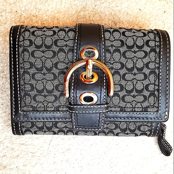 BRAND NEW Coach Wallet - Picture 1 of 3